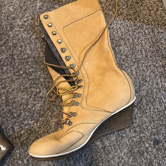 Size 9 timberland wedge boots rare to find - Picture 3 of 5